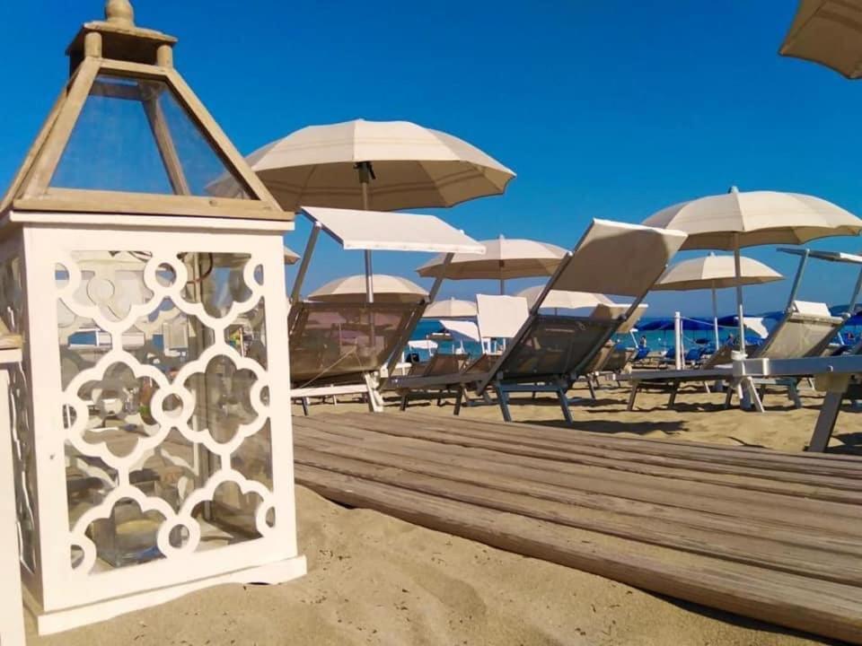 Piccadilly Rooms Restaurant And Beach Santa Maria al Bagno Exterior foto