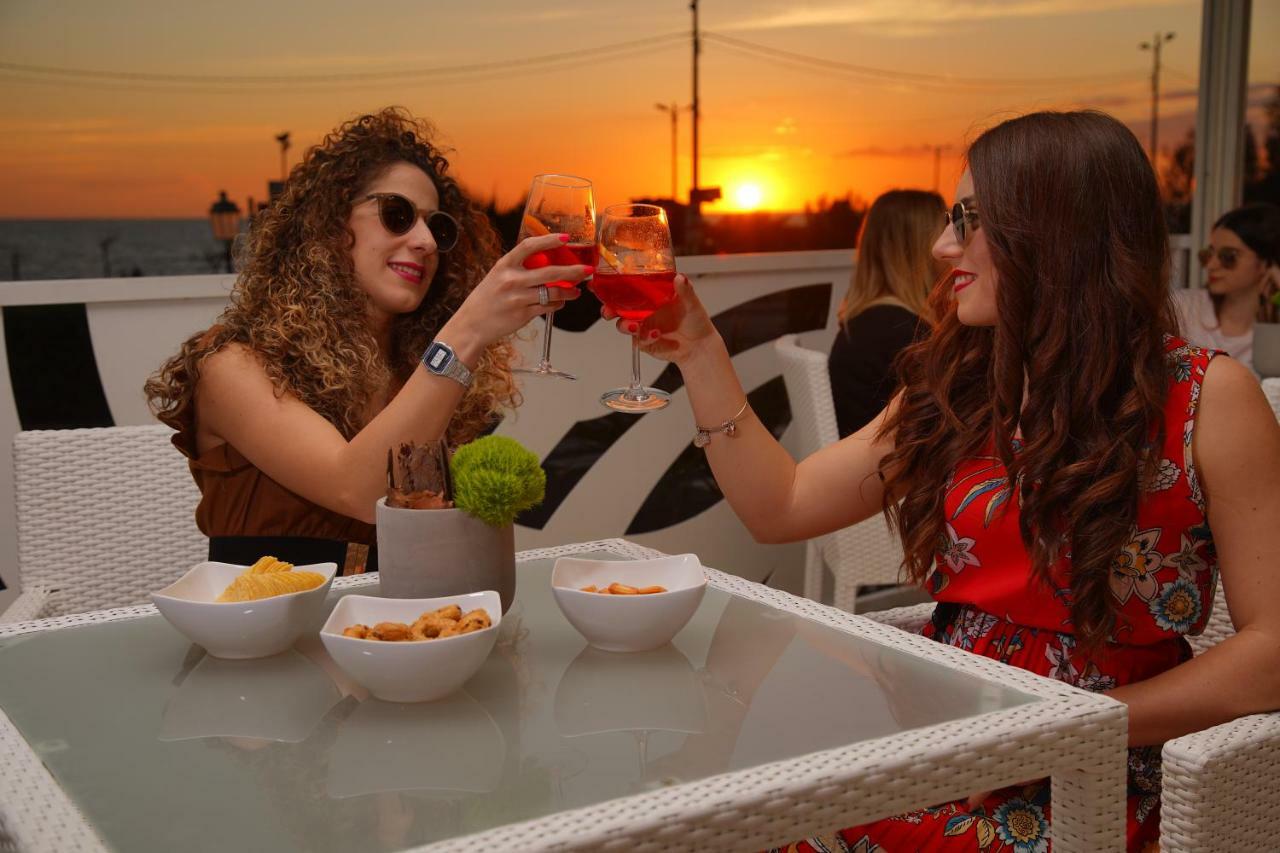 Piccadilly Rooms Restaurant And Beach Santa Maria al Bagno Exterior foto